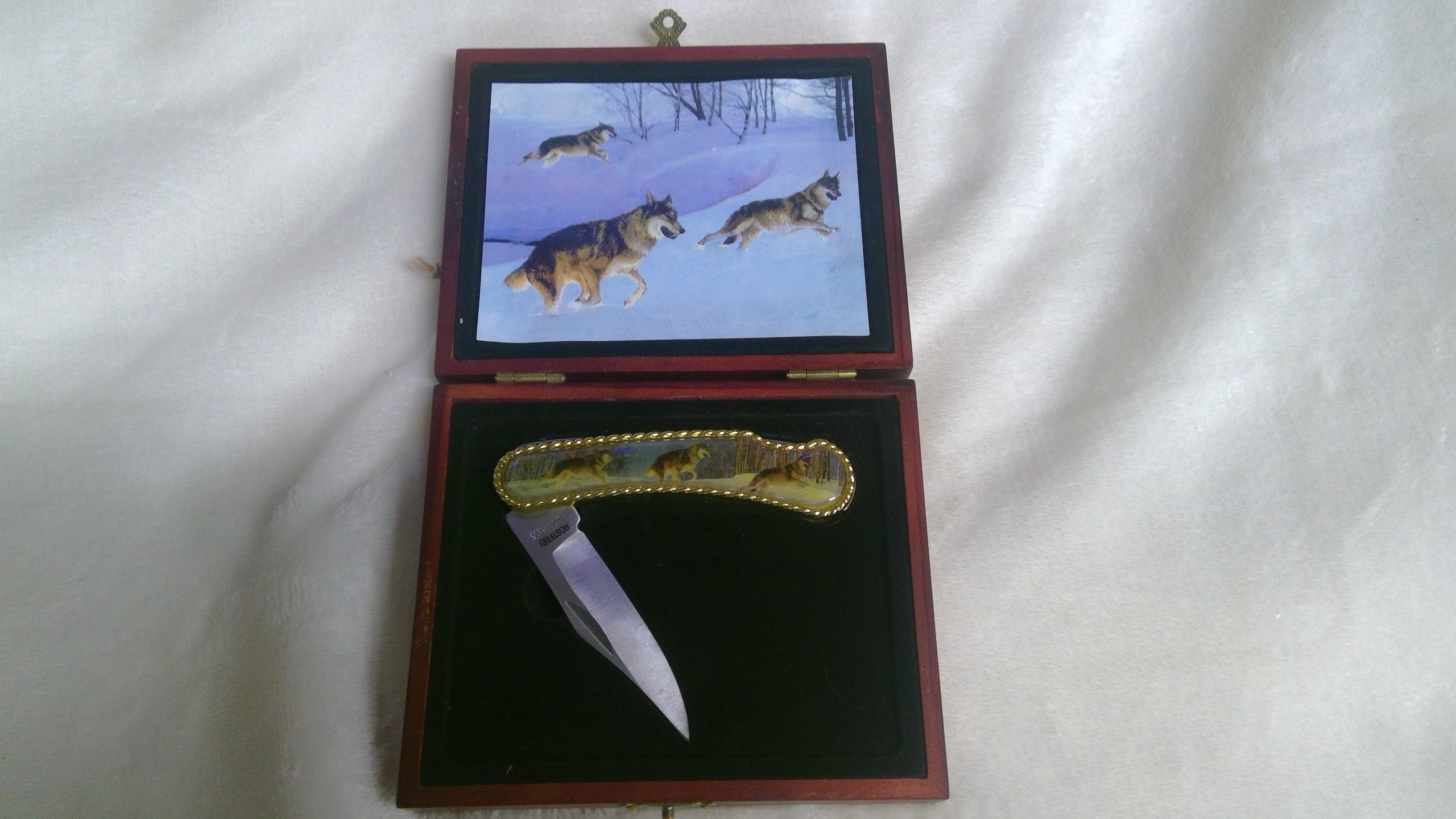 Pack of Wolves Knife
