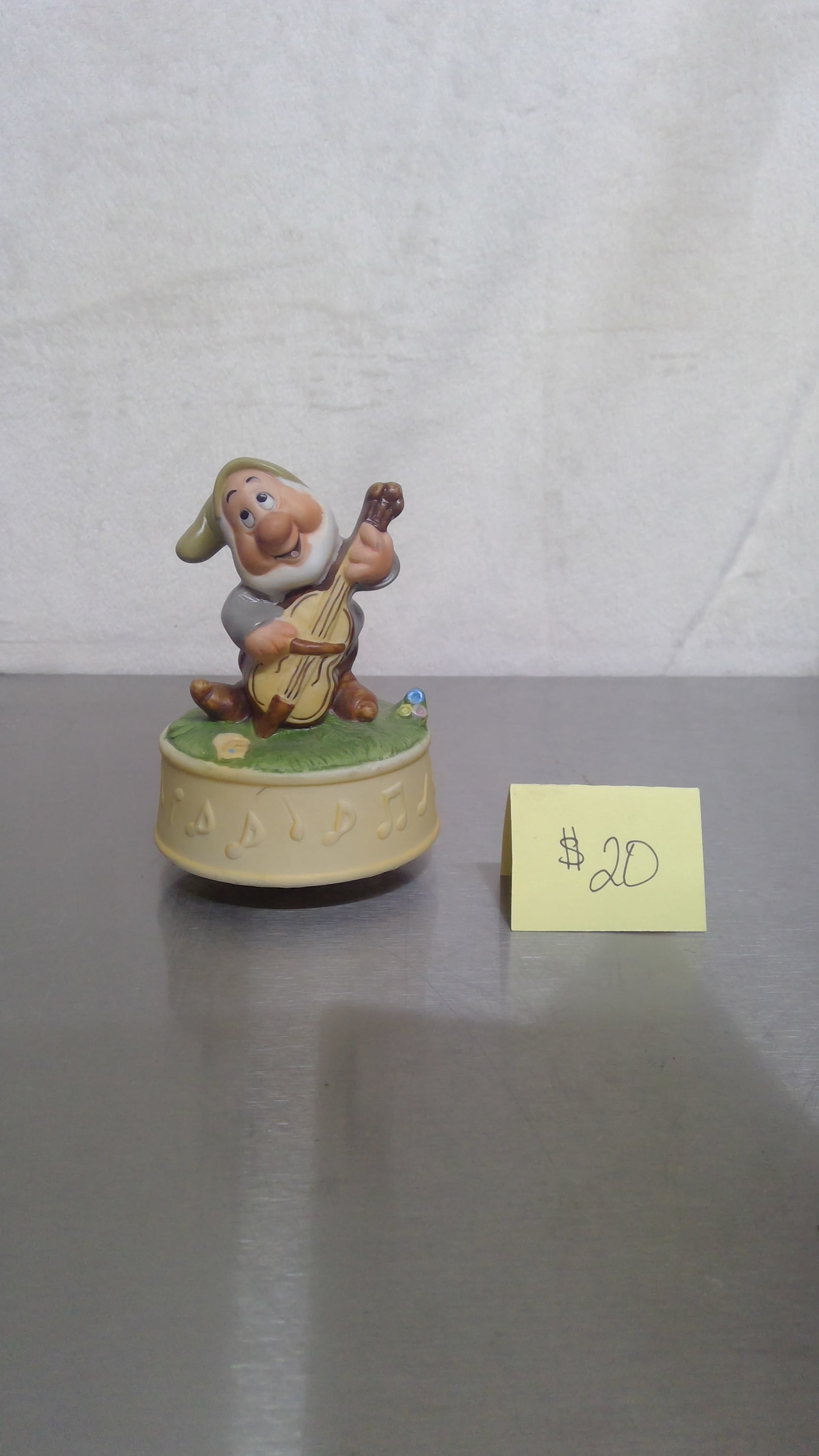 Disney Snow White and the Seven Dwarfs Bashful Music Box
