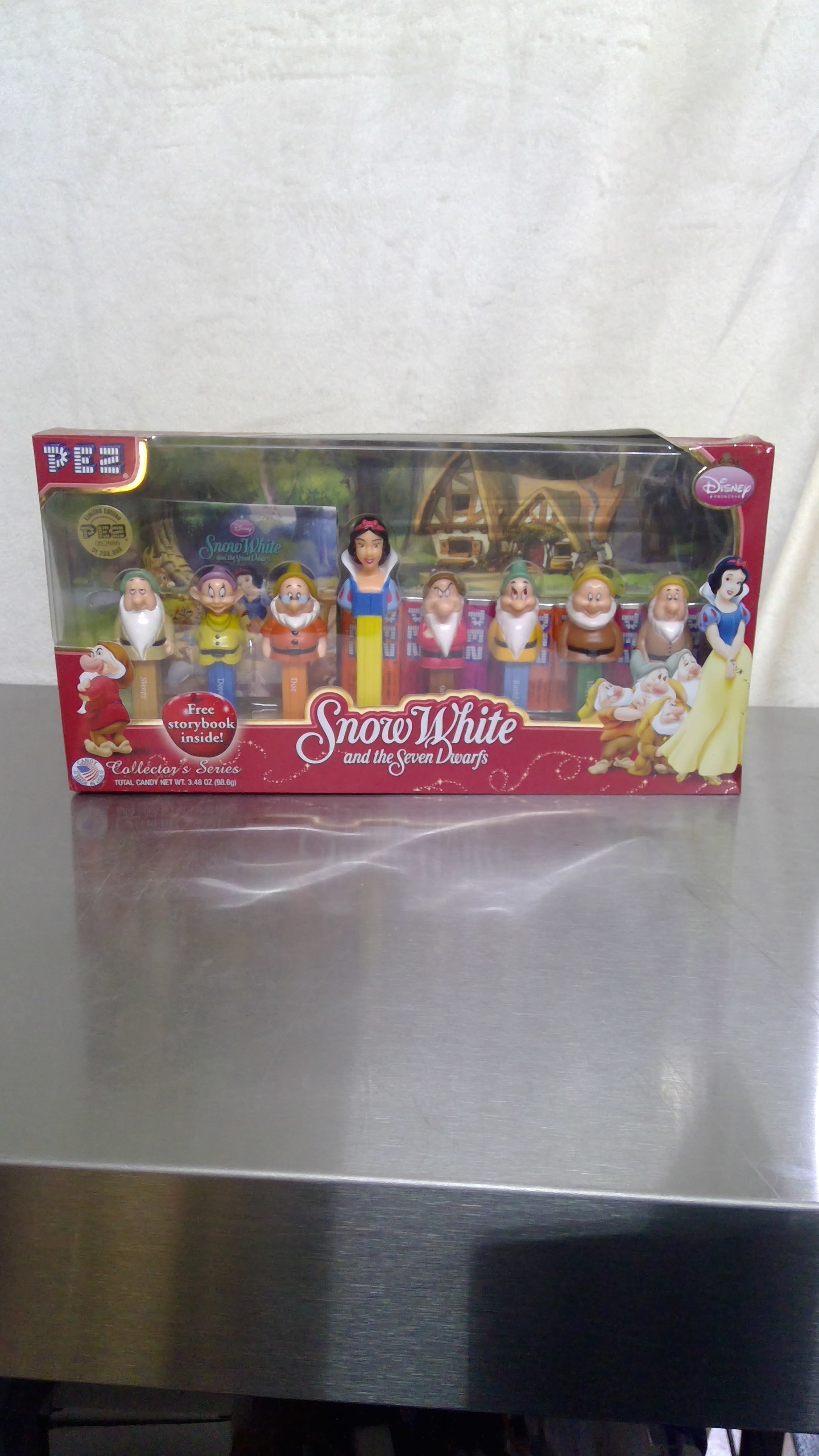 Disney Snow White and the Seven Dwarfs PEZ Collector's Series Gift Set