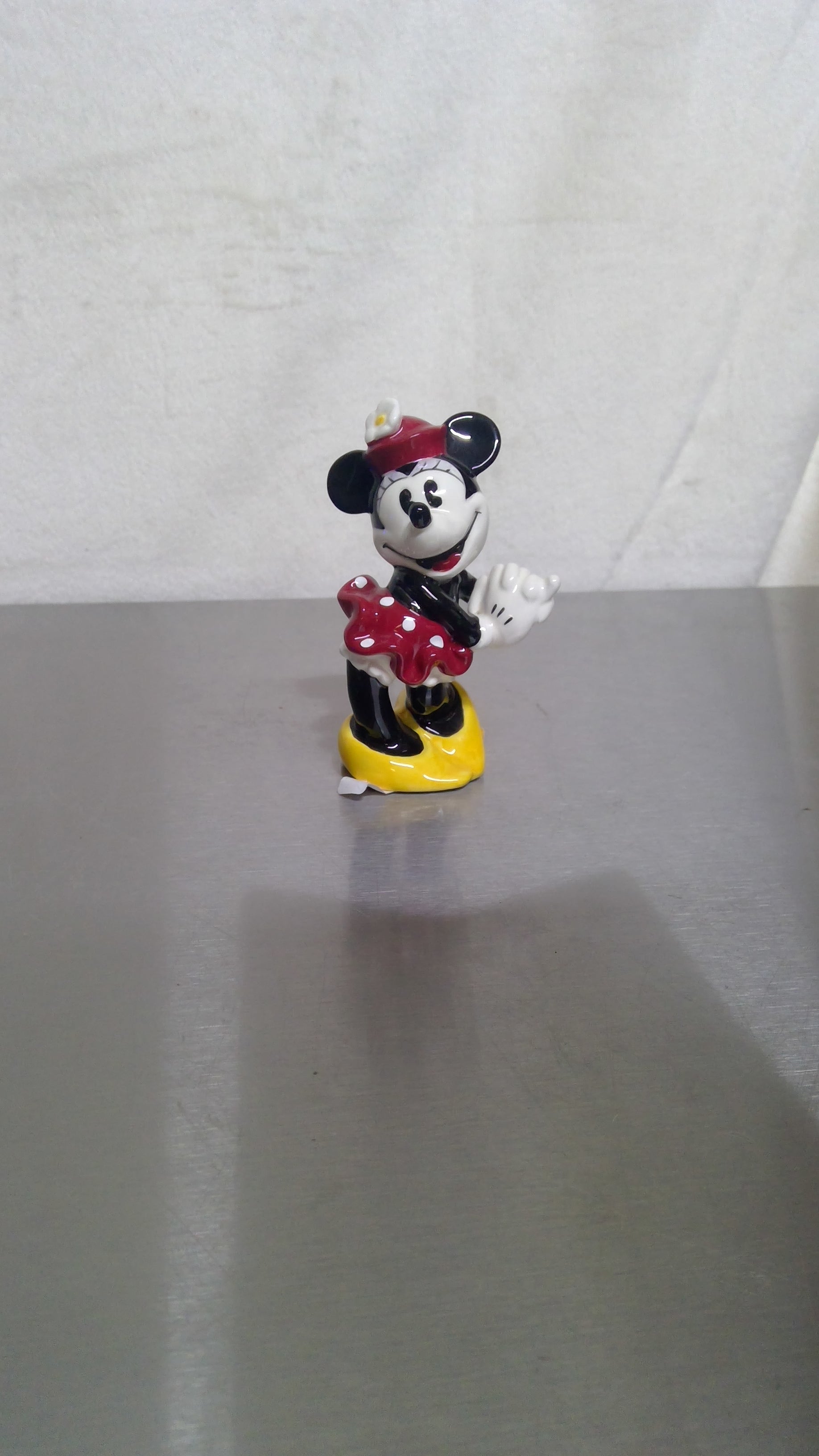 Classic Minnie Mouse "Clasped Hands" Figurine